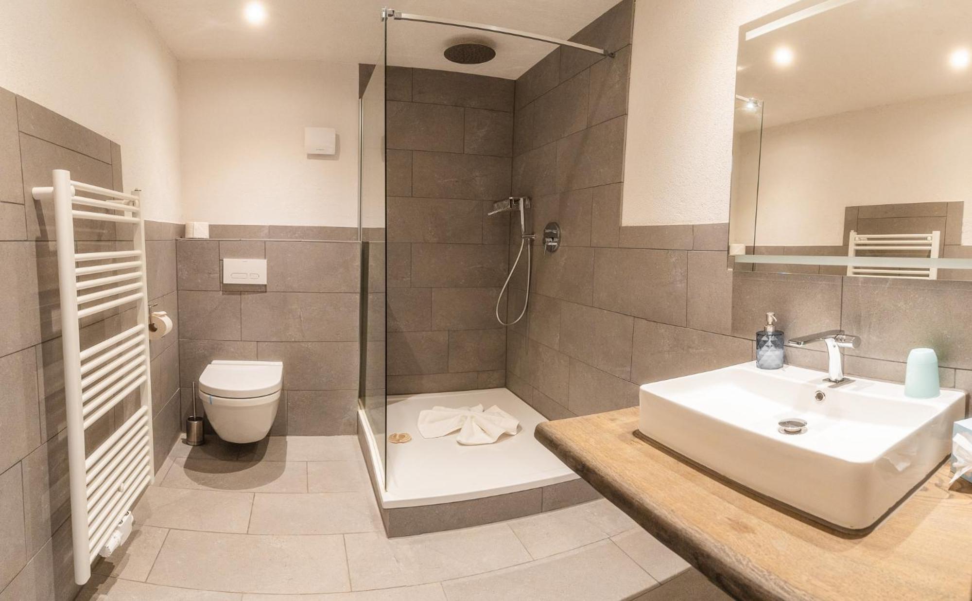 Hostel - Ron'S Guesthouse Oberstdorf Bagian luar foto